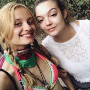 Amanda Hermiine Künnapas Instagram - Friend appreciation post🥰 Palju õnne ja armastust mu täiegamegaparimale sõbrannale, mu babygirl aastast miljon...❤️ Seal, kus oleme meie, on pidu. Seal on meestel särgid seljast. Seal voolab ojadena šampust 🍾 Armastan Sind kaugelt🥰