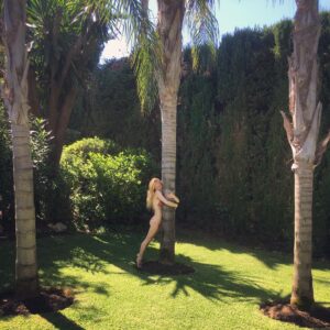 Amanda Hermiine Künnapas Instagram - Kõik palmid kallistan ära🌴💛😻