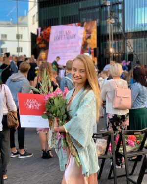 Amanda Hermiine Künnapas Instagram - Nonii nüüd võin kõik tantsud paika panna! #choreography #BA👩🏼‍🎓✅ AITÄH!