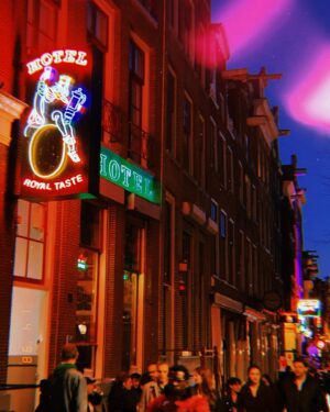 Amanda Hermiine Künnapas Instagram - 💅🏼🤠👯‍♀️ #amsterdam
