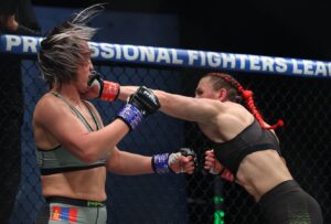 Amanda Leve Instagram - I skipped a lot of desserts for those muscles to have their moment here💪😂

📸— @mattburnphoto 

@pflmma 
#PFL #MMA #wmma #striking #fighter #fight #pro #professional #professionalfighter #jiujitsu #bjj #grappling #nogi #pflchallengerseries #contract #contractwinner #roadtoamillion #war #battle #muscles #musclemoment #strong #lifting #poweredbypohler #lookgreatfeelgreat #winner #winning #lift #liftheavyshit