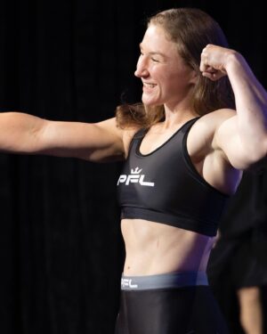 Amanda Leve Instagram - I wish it was as fun to step on a scale at home as it is the step on a scale in front of the @pflmma cameras 😂🎥📸

#PointingToMySupporters or #PointingToMyHaters 🧐???? 

#mma #wmma #weighins #onweight #fighter #profight #professional #professionalfighter #fighting #fight #bjjgirls #mmafighter #mmafight #grappling #grappler #striker #striking #boxing #wrestling #jiujitsu #bjj #bjjgirls #amandaleve #giantslayer #pfl #pflmma #pflfighter #winner #bjj