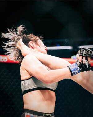 Amanda Leve Instagram - I do love some good old fashioned controlled & skilled violence😚👌

#violence #mma #bjj #grappling #jiujitsu #womensmma #womensbjj #fight #grappler #grapple #submissiongrappling #grapplinggirls #fighter #skilledviolence #strong #wmma #blood #fightnight #amandaleve #gabigarcia #fighting #cagefighting #mmatraining #mmalifestyle #jiujitsulifestyle
