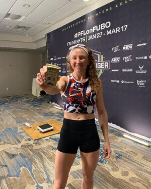 Amanda Leve Instagram - Official weight — 144.8 ! 
#weighin #PFL 
Thank you to @alchemizefightwear for the best sport bra! 
Refueling with best- @earthfedmuscle !

#mma #wmma #mixedmartialarts #striking #bjj #jiujitsu #fight #fighter #bjjgirls #grappling #punching #weight #bellator #ufc #invicta #profight #professionalfighter #fights #victory #winner #winning