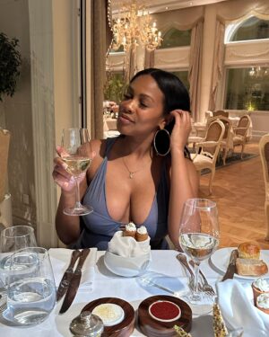 Amanda Scott Instagram - Stop & Stare 🍽️