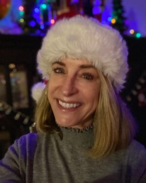 Amanda Wyss Instagram - Merry Christmas Eve! Wishing you love, peace and comfort. May we all have brighter days ahead ❤️