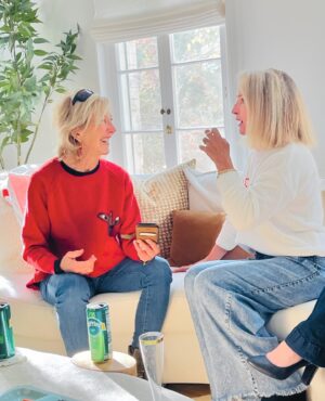 Amanda Wyss Instagram - Thank you @barbaracrampton for a magical holiday party. You’re amazing! So many lovely women… and one Grinch. So much fun!! 🎄
@chelseastardust @mslinshaye