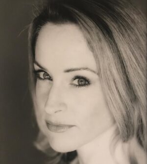 Amanda Wyss Instagram - #tbt “The world only exists in your eyes. You can make it as big or as small as you want” 
* F Scott Fitzgerald
