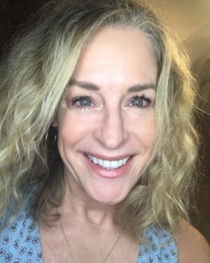 Amanda Wyss Instagram - Good lighting 😎 Finding my light. Inside and out ✨🌟✨🙏
#nofilter #ageisjustanumber #ringlightselfie #goodlightingtho #beauthenticallyyou #thursdaythoughts