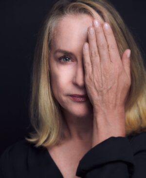 Amanda Wyss Instagram - Hand Eye coordination 
#handstellstories #oneofakind 
.
.
📸 @artofronan