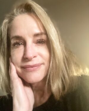 Amanda Wyss Instagram - “Never be in a hurry; do everything quietly and in a calm spirit. Do not lose your inner peace for anything whatsoever, even if your whole world seems upset.” ~ St Francis de Sales
I’ve already blown this 25 times today…but, I’ll get there 💖 breathe  #mondaymotivation
