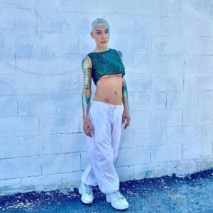 Amar Sotomayor Instagram - En el nuevo video “offline” de @itsyoungmiko  y @feid ! Boricua en la casa, representando! Siempre agradecida de trabajar con gente superrrrr talentosa y de buena vibra! Agradecida a @germanlegarreta y a la producción por confiar, bendiciones y nos fuimos offline, Namaste y TE CALLAS! 🇵🇷💻🧚🏻#amarsotomayor #actriz #model #modelo #singer #cantante #transgender #transgenero #trans #transexual #mtf #transwoman #transmodels #transactress #puertorican #puertorico #lgbtq #pride #blondehair #boricua #losangeles #california #fashion #offline #tattoo #youngmiko #feid #videomusical #musicvideo #workingactor
