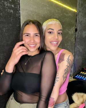 Amar Sotomayor Instagram - gracias a todas, todos y todxs lxs que escucharon el episodio con @amarsotomayor — 💫 me alegra tanto saber el apoyo y el amor que recibes, Amar 🦋 tienes un batallón de gente que te apoya, te aplaude, te ayuda, te ama y te sigue porque ERES LUZ #paquetenteres fue un honor poder entrevistarte así que esta no será la última vez que nos sentamos a hablar 🎙️ — love you Y SEGUIMOS! #radioLA #radioPuertoRico #podcast #kqbh
