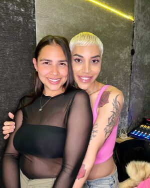 Amar Sotomayor Instagram - gracias a todas, todos y todxs lxs que escucharon el episodio con @amarsotomayor — 💫 me alegra tanto saber el apoyo y el amor que recibes, Amar 🦋 tienes un batallón de gente que te apoya, te aplaude, te ayuda, te ama y te sigue porque ERES LUZ #paquetenteres fue un honor poder entrevistarte así que esta no será la última vez que nos sentamos a hablar 🎙️ — love you Y SEGUIMOS! #radioLA #radioPuertoRico #podcast #kqbh