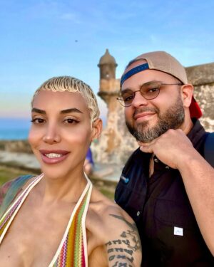 Amar Sotomayor Instagram - En mi Viejo San Juan, mi patria, mi TODO! ❤️ Un throwback con mi hijo bello que adoro en mi lugar favorito: mi casa! Amo y extraño mi terruño todos los días desde el día que me fui…pero con el tiempo comprendí que mi casa, mi familia y seres queridos viven siempre en mi, TE AMO P.R. Namaste y TE CALLAS! 🇵🇷❤️🌺🌊☀️#amarsotomayor #actriz #model #modelo #singer #transgender #transgenero #trans #transexual #mtf #transwoman #transmodels #transactress #puertorican #puertorico #lgbtq #pride #blondehair #boricua #losangeles #california #fashion #love #tattoo #viejosanjuan #oldsanjuan #home  #theresnoplacelikehome #throwback #family
