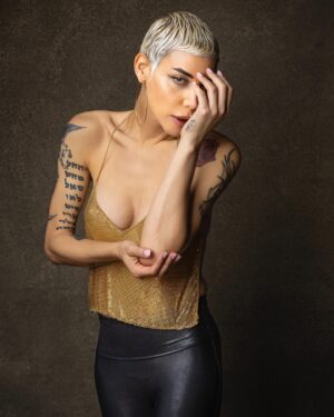 Amar Sotomayor Instagram - Baila con la oscuridad y bendícela, porqué gracias a ella aprendes a brillar con tu hermosa luz, Namaste y TE CALLAS!!! 🌚🌗🌝 
📷 @roncooperphotography #amarsotomayor #actress #actriz #model #singer #modelo #transgender #transgenero #trans #transexual #mtf #transisbeautiful #transwoman #girlslikeus #pride #transmodels #transactress  #puertorican #puertorico #lgbtq #boricua #losangeles #california #fashion #translivesmatter #blonde #editorial #photoshoot #photoshooting #empoweringwomen