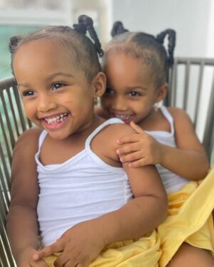Amara 'La Negra' Instagram - @lasroyaltwins 👈🏾 Follow/Sigue 
Sumajestad & Sualteza