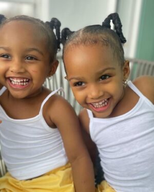 Amara 'La Negra' Instagram - @lasroyaltwins 👈🏾 Follow/Sigue 
Sumajestad & Sualteza