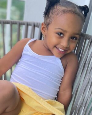 Amara 'La Negra' Instagram - @lasroyaltwins 👈🏾 Follow/Sigue 
Sumajestad & Sualteza