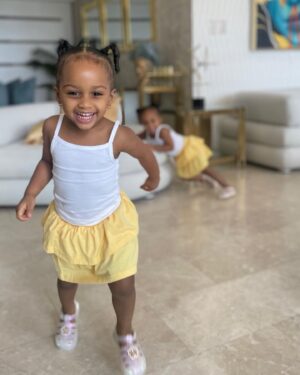 Amara 'La Negra' Instagram - @lasroyaltwins 👈🏾 Follow/Sigue 
Sumajestad & Sualteza