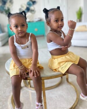Amara 'La Negra' Instagram - @lasroyaltwins 👈🏾 Follow/Sigue 
Sumajestad & Sualteza