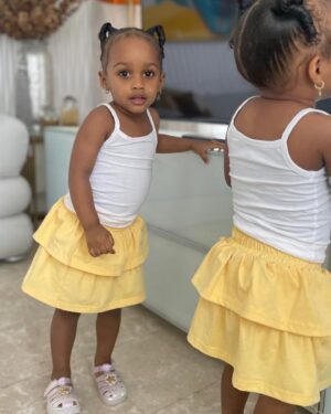 Amara 'La Negra' Instagram - @lasroyaltwins 👈🏾 Follow/Sigue 
Sumajestad & Sualteza