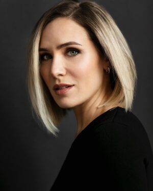 Amber Goldfarb Instagram - 1 or 2?

Photographe/Photographer:
@melanybernier 
Mise en beauté/Hair & Make-up: @veroprudhomme
Couleur et coupe/Colour &
Cut: @marc_desparois
Styliste/Stylist: @isabellegauvin_styliste
#editorialphotography #photoshoot #melanybernierphotographe #profile #headshots