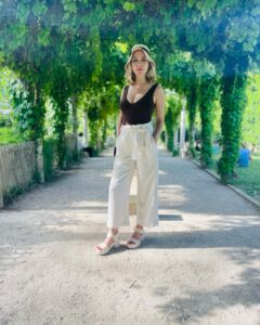 Actress Amber Goldfarb HD Instagram Photos and Wallpapers August 2022