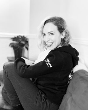 Amber Goldfarb Instagram - My holiday uniform: sweatpants and my @sexlife hoodie. Best wrap present ever. Love this thing. Made in Canada too! @provinceofcanada you make quality stuff. 🤍 #sexlife #netflix #series #hoodie #wrappresent #holiday #holidayuniform