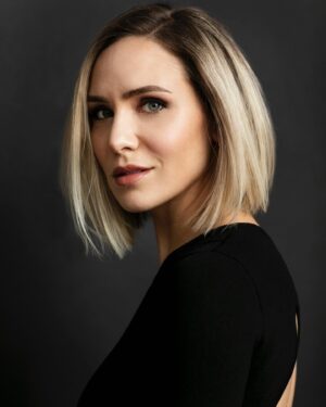 Amber Goldfarb Instagram - 1 or 2?

Photographe/Photographer:
@melanybernier 
Mise en beauté/Hair & Make-up: @veroprudhomme
Couleur et coupe/Colour &
Cut: @marc_desparois
Styliste/Stylist: @isabellegauvin_styliste
#editorialphotography #photoshoot #melanybernierphotographe #profile #headshots