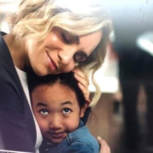 Amber Goldfarb Instagram - Can’t even handle how cute my costar is. This intimate moment is in such stark contrast to between takes when we have to quickly separate and throw on masks and visors. 
#makingashow #cutestcostar #tv #tvfamily #hugsarethebest