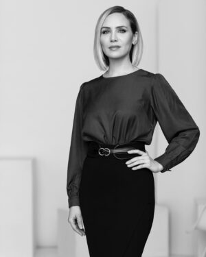 Amber Goldfarb Instagram - CEO of looking CEO.

Brought to you by:
Photographe/Photographer:
@melanybernier 
Mise en beauté/Hair & Make-up: @veroprudhomme
Couleur et coupe/Colour &
Cut: @marc_desparois
Styliste/Stylist: @isabellegauvin_styliste
#editorialphotography #photoshoot #melanybernierphotographe #ceo #boss