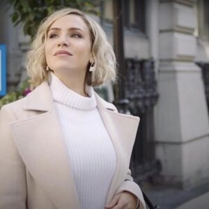 Amber Goldfarb Instagram - *English to follow*

Notre ultime saison de « Les moments parfaits » reprend cette semaine sur les ondes de TVA. 
Ce projet fut un rêve devenu réalité pour moi, autant professionnellement que personnellement. Premièrement, c’était mon premier personnage de longue durée dans une série québécoise (j’adore travailler en français.)
En plus, je dois saluer l’ensemble de l’équipe qui est le groupe le plus gentil, généreux, talentueux et travailleur avec qui j’ai pu collaborer. 
Sur une note plus personnelle, c’était également un grand accomplissement pour moi, de pouvoir travailler enceinte sur la deuxième saison et en tant que nouvelle maman sur cette troisième saison. 
La solidarité de toute l’équipe pendant ma grossesse et mon retour au travail, avec un jeune bébé, a fait de mon aventure sur Les moments parfaits une experience positive, chaleureuse et mémorable. 
Comme l’équipe, la série est à la fois touchante, drôle et profondément pertinente. 
Je suis triste de la voir se terminer, mais je suis très heureuse de la partager avec vous. 

« Les moments parfaits » les mercredi soir à 20h sur TVA et en ligne sur qub.ca 

Our final and third season of LES MOMENTS PARFAITS resumes this week on TVA. 
This project has been a dream come true for me both professionally and personally. 
For starters, it this was my first long standing role in a French language Quebec series (I love getting to work in French!). 
Next I must shoutout to the entire team who has proven to be the kindest, most generous, talented and hardworking group of people imaginable. 
Also, on a more personal note it was a big win to be able to work pregnant in season two and as a new mama in this third season. Everyone was so supportive, making the transition to becoming a working mom, with an infant, a truly positive experience. 
The show, like the people behind in, is heartfelt, funny and deeply relatable. I’m truly sad to see it end but joyed that it is being shared with you now.

LES MOMENTS PARFAITS plays Wednesdays at 8 PM on TVA and online at qub.ca

#lesmomentsparfaits #tva #seriequebecoise #television #quebec #saison3