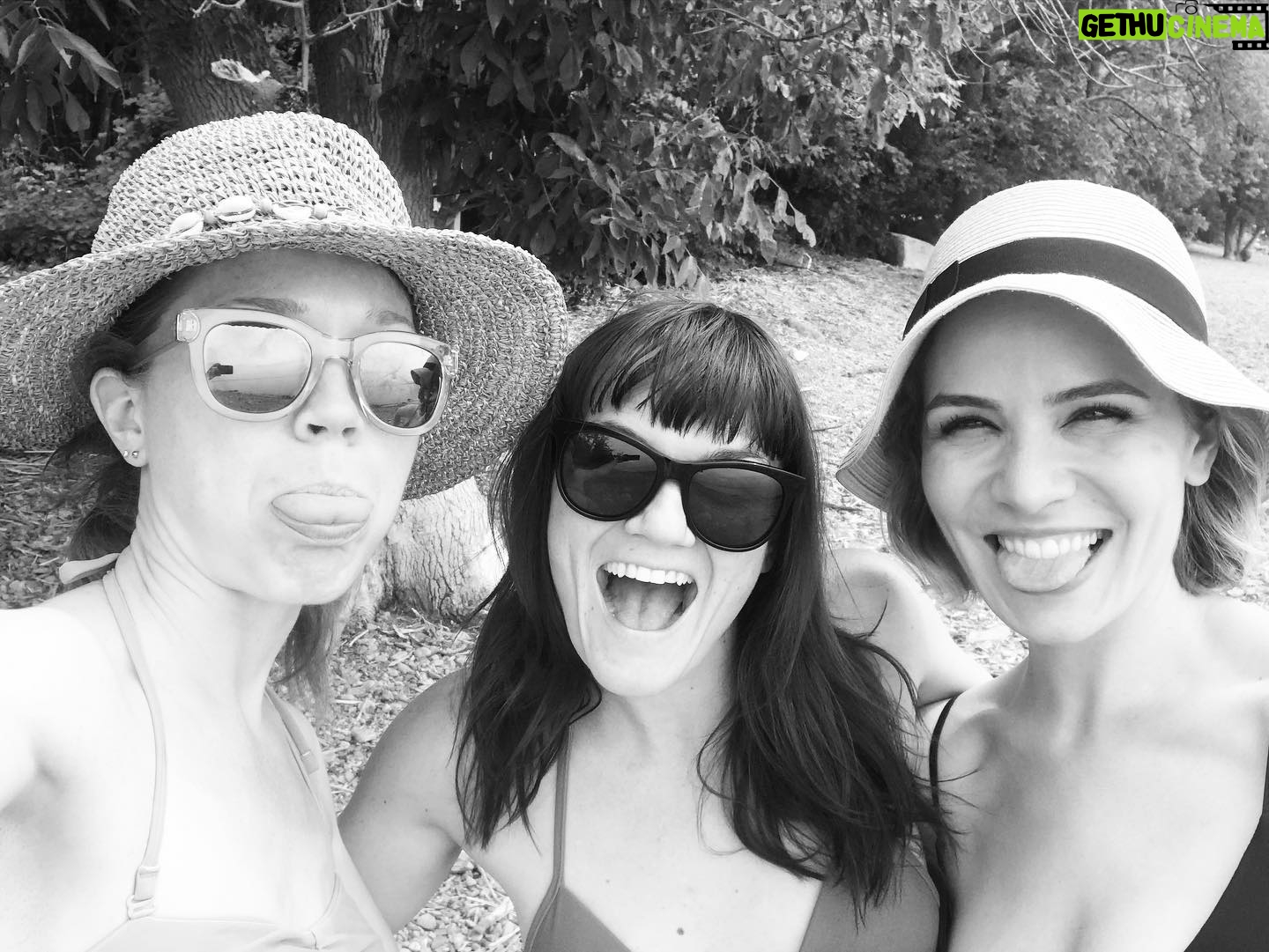 Amber Goldfarb - 371 Likes - Birthday beach bash amongst besties. Happy birthday @catherineberube ! We love you to the moon and back. 🌚🤍 #bday #bdaygirl #besties #beach #beachbash #loveyoutothemoonandback