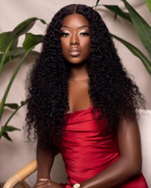 Amber Reign Smith Instagram - I walk around like I’m it.

Hair x @hairbydaijahj 
Photo x @capturedbyque 
MU x @kvng_khloe