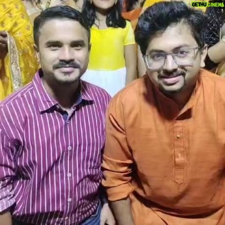 Ambika Ranjankar - 4.4K Likes - When you get together with your gang of fun loving, creative cousins, madness is bound to happen... Enjoyed every bit of the wedding functions of @neha_arur12 @p.rao016 and also the in between time of the functions.... This was just after the Haldi ceremony... And hence all Yellow! 💛 Impromptu song selection, rehearsals in 5 mins and then take!!
🎥 Video courtesy Dear Pankaj Pandit
Also in the video Dear Shantaakka Udiaver and darling Praniti🥰😘