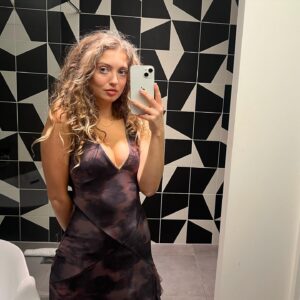 Amelia Clarkson Instagram - Content~meant~moderation