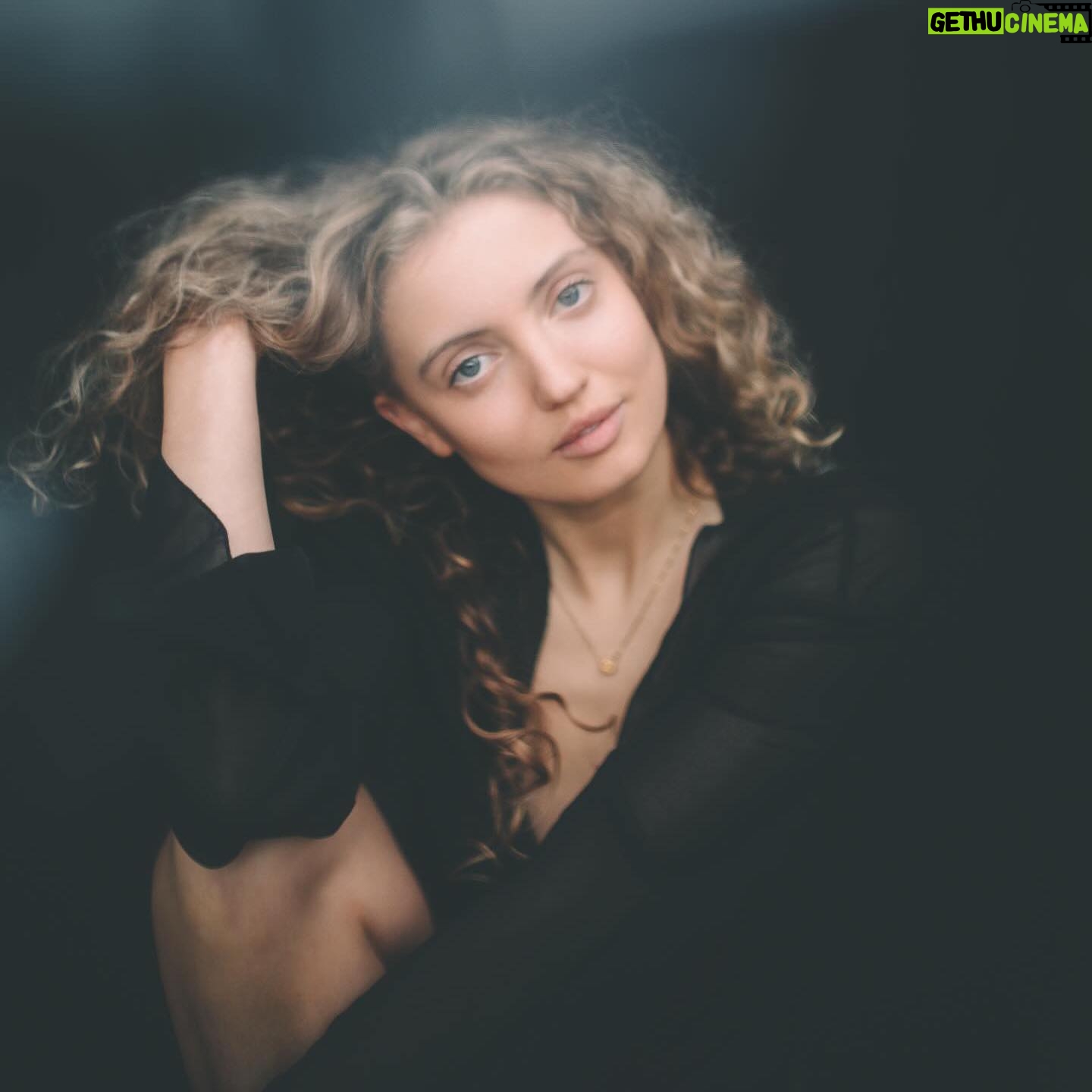 Amelia Clarkson - 2.5K Likes - Loved shooting these and talking all things film and script with @alex_cameron xxx