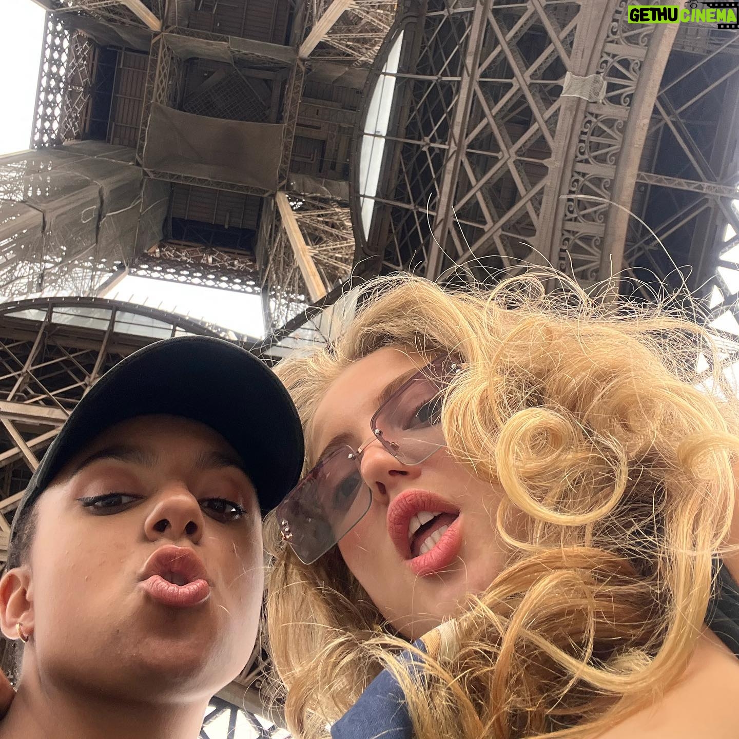Amelia Clarkson - 2.3K Likes - “A Walk around Paris is a lesson in history, art and the point of life.” #🥐