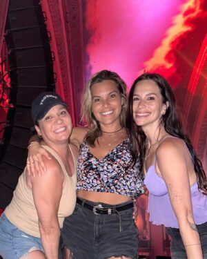 Amélie B. Simard Instagram - BACHELORETTE #part2 week-end épique!
Merci mes amours, complètement fou. #capart ❤️❤️❤️ @kimrusk & @cindysimard