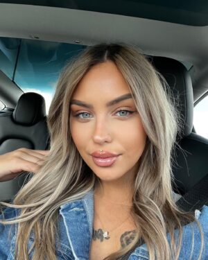 Amélie Chamberland Instagram - 