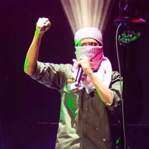 Amerul Affendi Instagram - Lagu Masirah dihasilkan 22 tahun lalu selepas kejadian pembunuhan seorang bapa dan anak oleh rejim zionis.. Manakala puisi “Thaurah (Bangkit) Palestin” karya Sasterawan Negara Usman Awang tidak pasti bila tahun ianya di tulis tapi semestinya lebih lama lagi dari lagu Masirah ini..

Masirah (Perjalanan) dan Thaurah (Bangkit) Palestin sudah terlalu panjang.. tiba masa untuk tahun yang ini dan kedepan, kita (umat Islam khususnya) harus bangkit tanpa ragu untuk membela saudara kita di Palestin.. 

Sudah cukup lama kita membiarkan hal ini terjadi.. dan mereka saudara kita adalah maruah kita umat Islam.. Palestin harus dibebaskan secara total dari penjajahan rejim Zionis Yahudi.! Menang perang ini atau Syahid.!

Takbir.! ✊🏽

p/s : Terima kaseh buat @cik_mmusa atas pelawaan untuk mendeklamasikan puisi “Thaurah Palestin” di konsert Gendang Pati.. 🙏🏽✊🏽♥️

📸 @khalilmakata 

Kredit video tiktok @leftryarte Nadddyyyyy