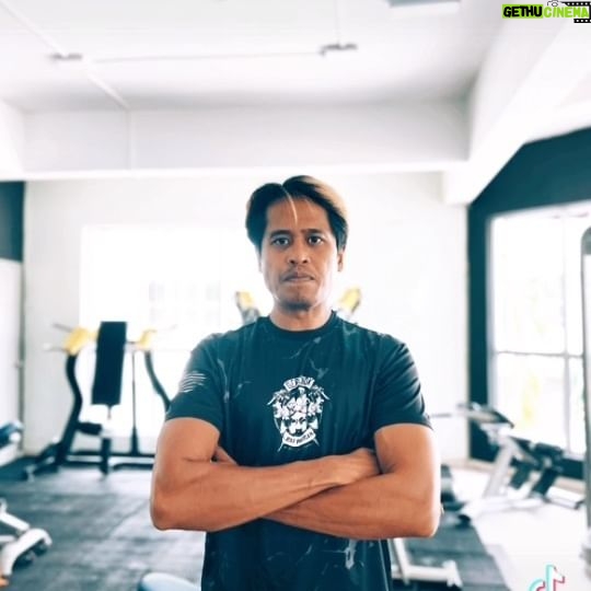 Amerul Affendi - 2.3K Likes - Percubaan keluar dari zon selesa dan mendekatkan diri kepada fizikal dan mental watak yang dipertanggungjawabkan.
Semoga ia dapat memberi kepuasaan buat penonton yang akan menonton filem ini nanti di pawagam.
Jumpa nanti geng!
#KerjaKampung
#HobiBerlakon