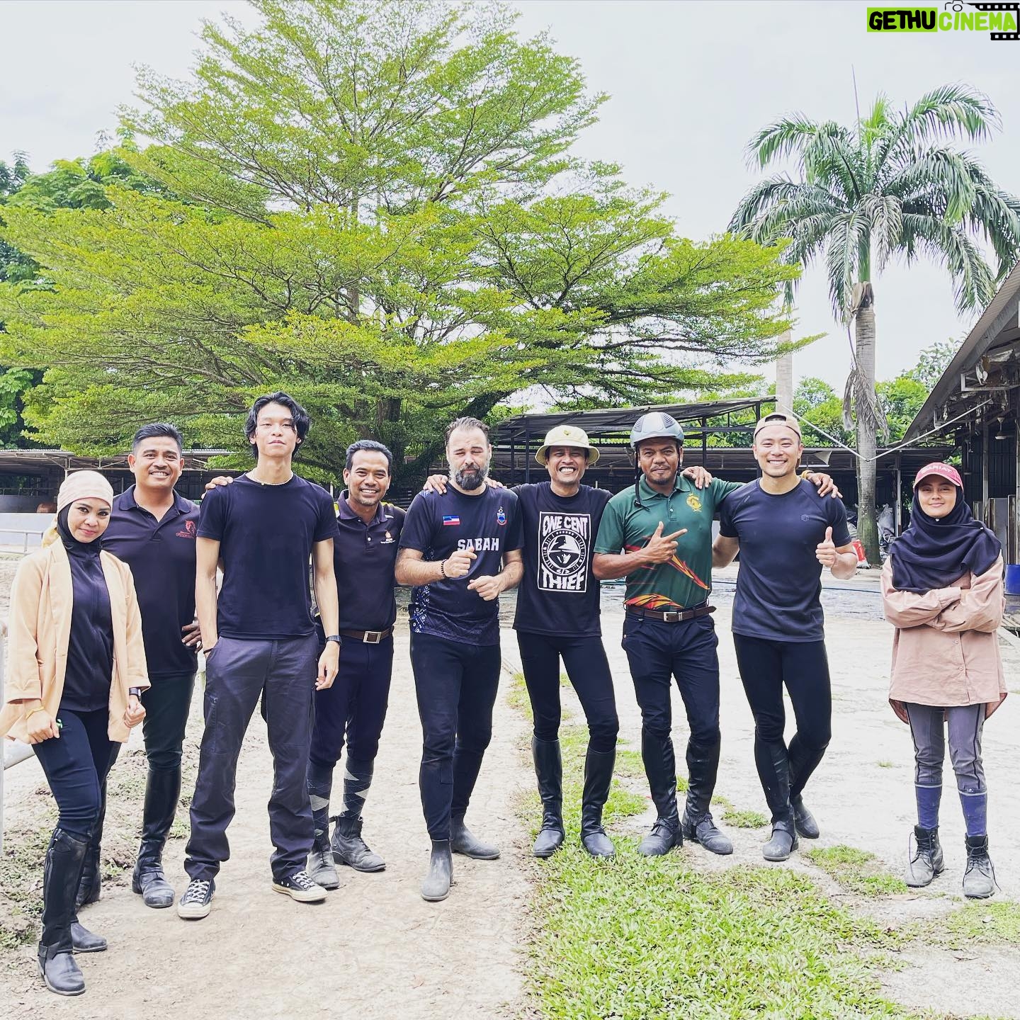 Amerul Affendi - 2.4K Likes - Terima kaseh buat guru-guru di Maeps Rubinga Equine Centre yang banyak mengajar dan berkongsi ilmu tentang sukan berkuda kepada murid mu yang paling lembab ni.. š«£
Jasa kalian tersemat indah dalam memori..! šš½āāļøšš½
Selamat Hari Guru coach2 semua..! š