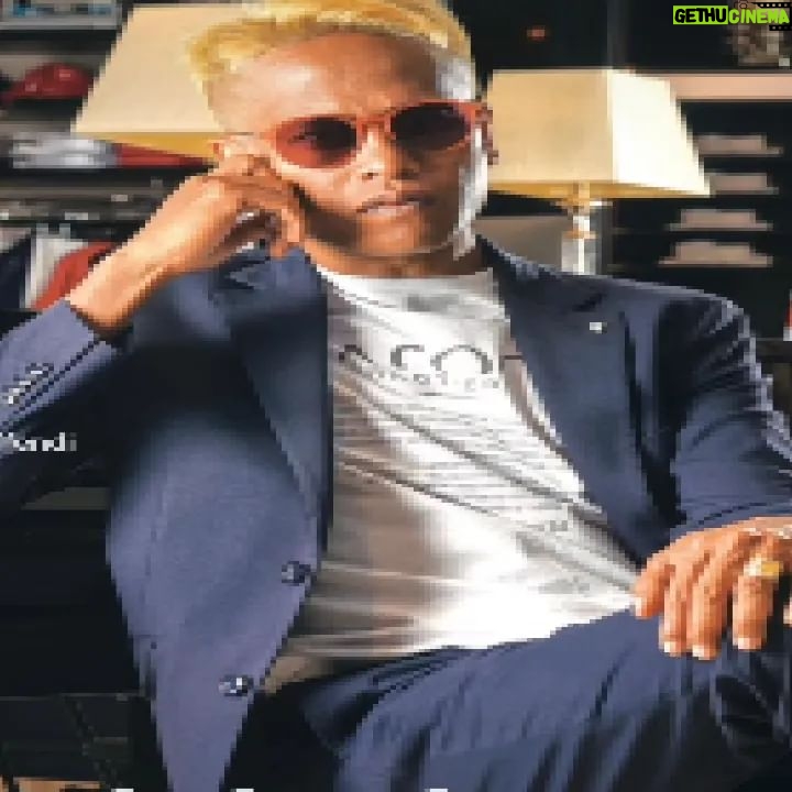 Amerul Affendi - 6.1K Likes - Diberi ruang dan kesempatan oleh @utusanonline untuk berkongsi kisah dari kerjaya sebagai pelakon di Malaysia bertukar kepada hanya sekadar hobi..
Terima kaseh buat semua yang mendapatkan surat khabar utusan mingguan semalam..
Terima kaseh juga buat penulis artikal ini Cik Athirah @_utamachi_ kerana sudi menulis setiap apa yang kita bualkan..
Wardrobe by @sacoorbrothers
📸 @shiddieqiinzon
P/S : Bonus clip video tengah kait sawit orang.
#KerjaKampung
#HobiBerlakon