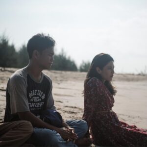 Amerul Affendi Instagram - Greenlight Pictures, in partnership with SunStrong Entertainment, are proud to announce our next feature film, ‘The Fox King’. ‘The Fox King’ stars Dian Sastro, Idan Aedan, Amerul Affendi, Chew Kin Wah, Hadi Putra, and Sara Mack Lubis.

The film is in post production and we are excited to bring the film to Malaysian and South East Asian cinemas in 2025. The Fox King’ revolves around fraternal twins who are forced to fend for themselves when their father abandons them after remarrying a younger bride. The arrival of a new teacher, Lara, further complicates matters, and puts their brotherly bond to the test. 

The film is co-produced with Dahuang Pictures and KawanKawan Media.
 
@sunstrongentertainment  @greenlightpictures @kawankawanmedia  @therealdisastr @idanaedan @amerul_affendi @chewkinwah @yxput._ @edmundyeo @hellosaraa
