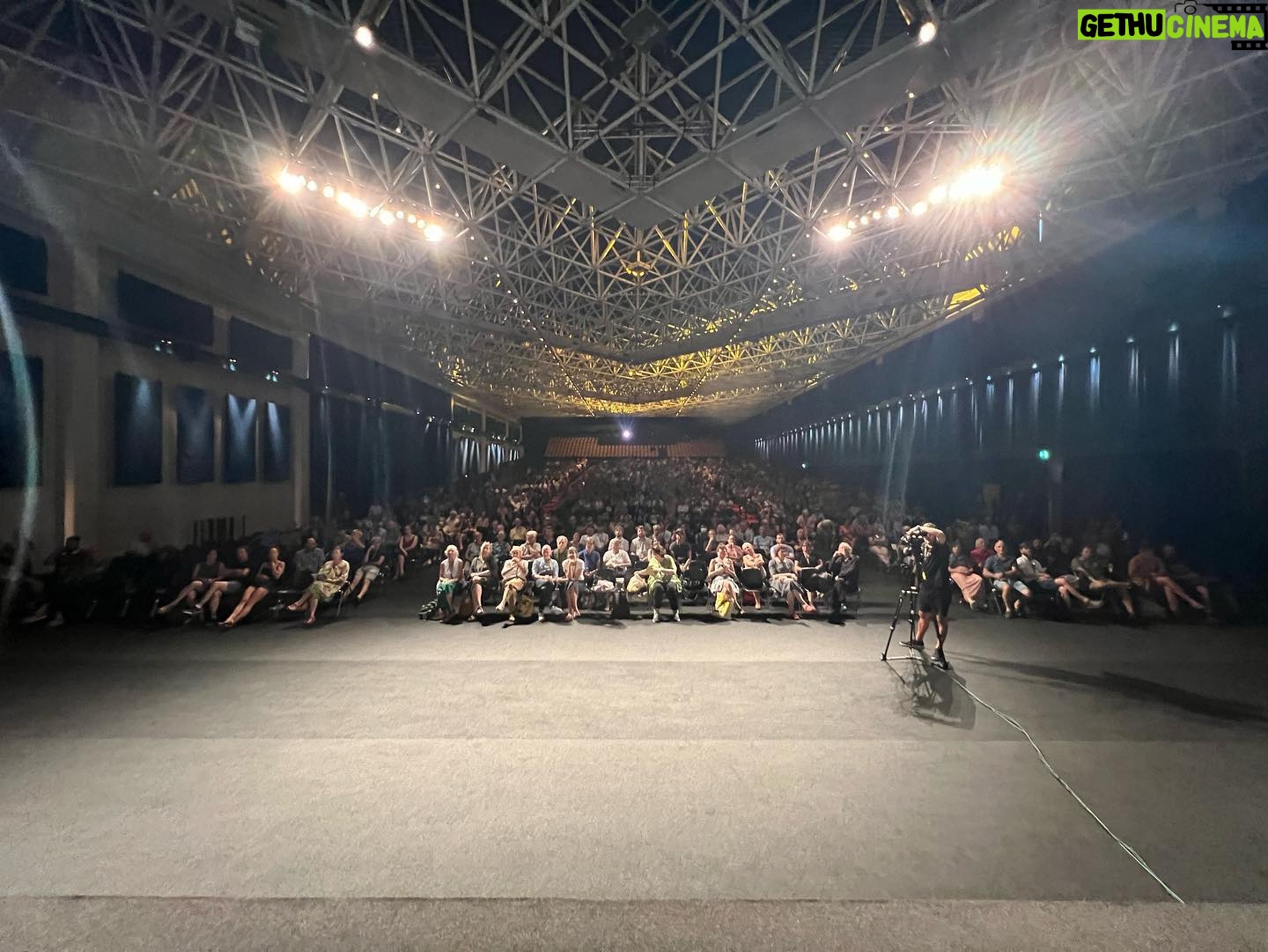 Amerul Affendi - 2.7K Likes - Hari semalam yang panjang buat pertama kali dalam hidup selama bergelar pelakon di Malaysia walaupun sekadar hobi dapat pergi sejauh ini. Surreal perjalanannya.
Tayangan perdana dunia filem Stone Turtle di Locarno Film Festival. Jumlah penonton yang sangat luar biasa. Dan sambutan yang sangat hebat dari warga tempatan dan mereka yang hadir dari serata pelusuk dunia ke festival ini
Semoga dapat lagi merasai suasana begini.
#StoneTurtle
#KerjaKampung
#HobiBerlakon