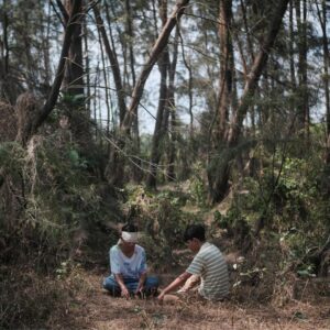 Amerul Affendi Instagram - Greenlight Pictures, in partnership with SunStrong Entertainment, are proud to announce our next feature film, ‘The Fox King’. ‘The Fox King’ stars Dian Sastro, Idan Aedan, Amerul Affendi, Chew Kin Wah, Hadi Putra, and Sara Mack Lubis.

The film is in post production and we are excited to bring the film to Malaysian and South East Asian cinemas in 2025. The Fox King’ revolves around fraternal twins who are forced to fend for themselves when their father abandons them after remarrying a younger bride. The arrival of a new teacher, Lara, further complicates matters, and puts their brotherly bond to the test. 

The film is co-produced with Dahuang Pictures and KawanKawan Media.
 
@sunstrongentertainment  @greenlightpictures @kawankawanmedia  @therealdisastr @idanaedan @amerul_affendi @chewkinwah @yxput._ @edmundyeo @hellosaraa