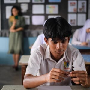 Amerul Affendi Instagram - Greenlight Pictures, in partnership with SunStrong Entertainment, are proud to announce our next feature film, ‘The Fox King’. ‘The Fox King’ stars Dian Sastro, Idan Aedan, Amerul Affendi, Chew Kin Wah, Hadi Putra, and Sara Mack Lubis.

The film is in post production and we are excited to bring the film to Malaysian and South East Asian cinemas in 2025. The Fox King’ revolves around fraternal twins who are forced to fend for themselves when their father abandons them after remarrying a younger bride. The arrival of a new teacher, Lara, further complicates matters, and puts their brotherly bond to the test. 

The film is co-produced with Dahuang Pictures and KawanKawan Media.
 
@sunstrongentertainment  @greenlightpictures @kawankawanmedia  @therealdisastr @idanaedan @amerul_affendi @chewkinwah @yxput._ @edmundyeo @hellosaraa