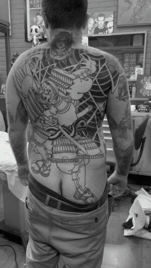 Ami James Instagram - Lil more work done on this Benkei back p.
Thanks to @hatchback_irons for the amazing pen the SHARP . Also @camsupply @thesolidink @pontualtattoousa @tattoodo.app @tattoodo